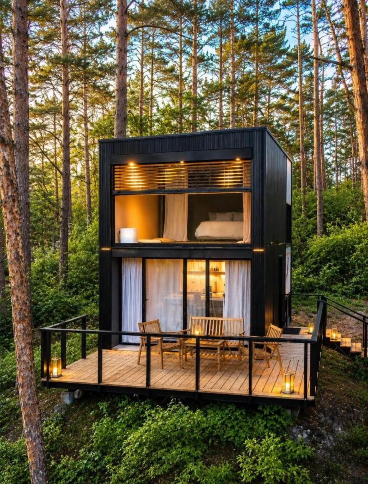 Aurelia — Ein kompaktes zweistöckiges Modulhaus, das in erster Linie für Glamping-Projekte konzipiert wurde